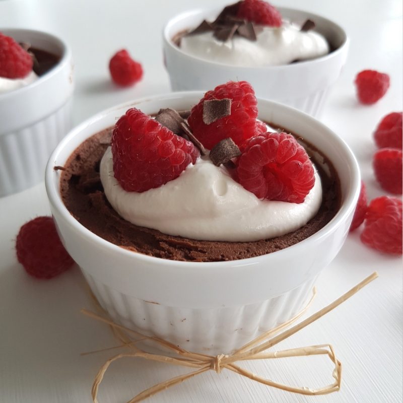 THE YUMMIEST AND SIMPLEST CHOCOLATE TRUFFLE DESSERT